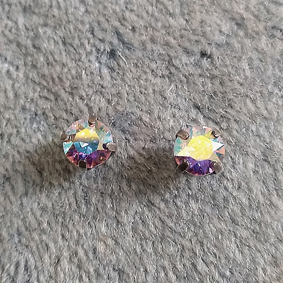 Swarovski Crystal Floral Necklace and Post Earrings - Picture 4 of 7